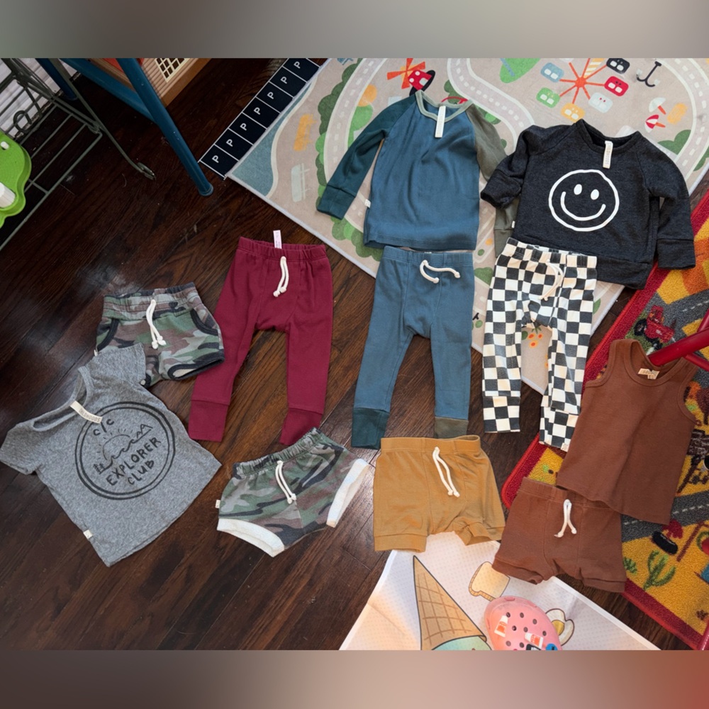 Childhoods clothing bundle of 11 pieces !